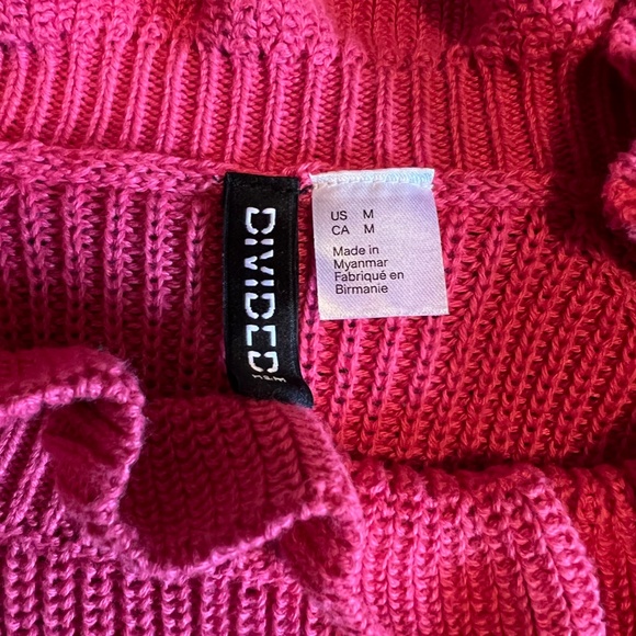 3/$30 H&M Raspberry Ruffle Knit Top | Size M - Picture 5 of 6